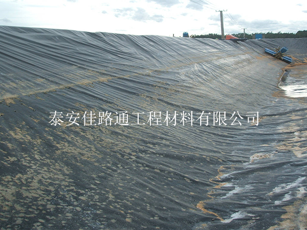 水產養殖防滲膜應對四季的施工措施