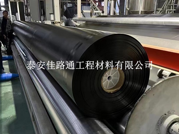 延長水產養殖防滲膜使用壽命：智慧維護，持久守護