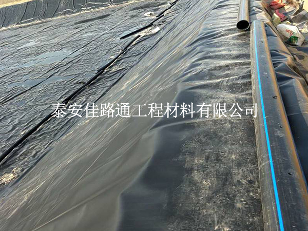 夏季鋪養殖防滲膜會“翻車”？掌握這4點施工穩如泰山