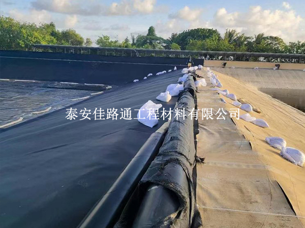 魚塘防滲膜安裝鋪設,這些注意事項別遺漏 魚塘防滲膜安裝鋪設,這些注意事項別遺漏