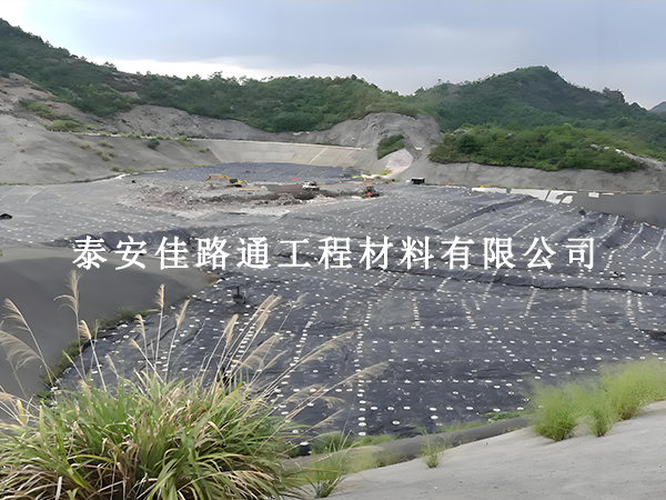 防滲膜鋪設挑天氣？這些條件必須滿足