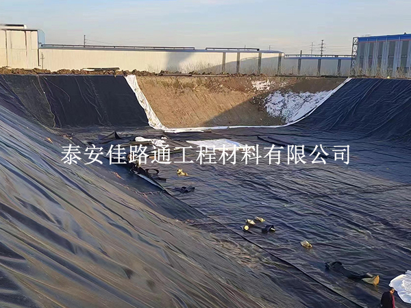 藕池防滲膜總漏?別忽視基面處理的關鍵作用 藕池防滲膜總漏?別忽視基面處理的關鍵作用