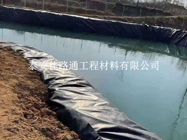 魚塘防滲膜破了別慌,這樣處理保防滲 魚塘防滲膜破了別慌,這樣處理保防滲